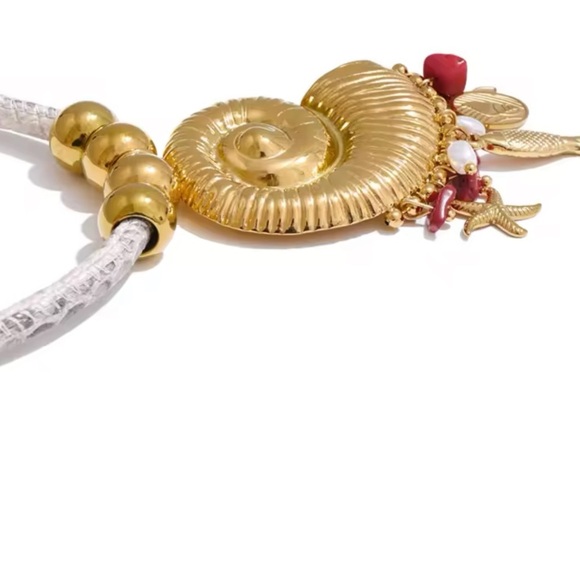 Golden Seashell Pendant Necklace – Nautical Charm with Natural Stone Accents - Picture 9 of 17